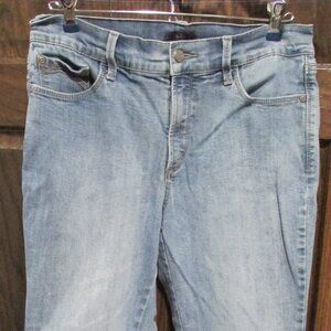 Size 10 NYDJ Capri